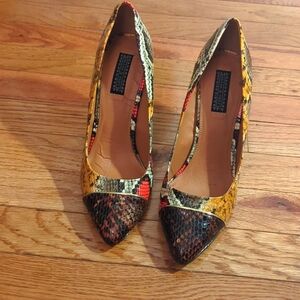 Urban Outfitters Snakeskin Pump